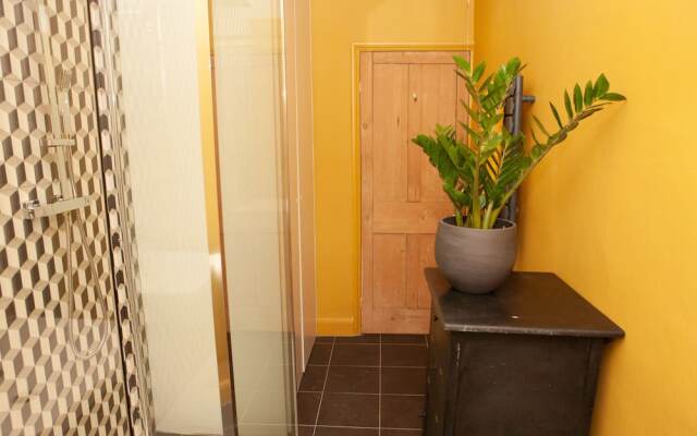 3 Bedroom Townhouse By Gloucester Road