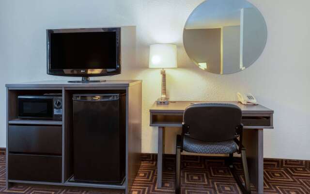 Super 8 by Wyndham Seguin