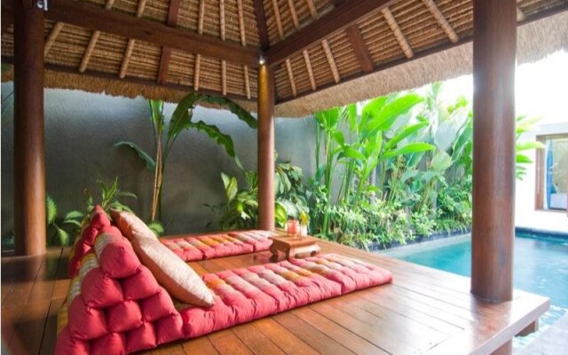 Villa Warna Warni