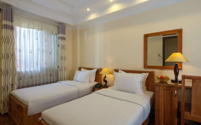 Lucky 3 Hotel & Travel