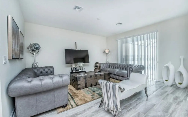 6 Bed 5 Ba Villa with Pool, Spa & Lake View