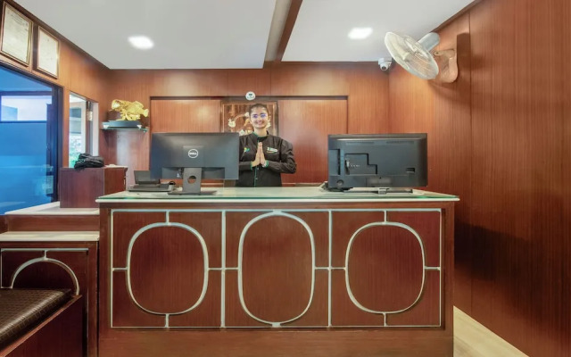 Treebo Marina Grand, Railway Station