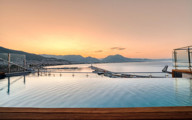 Numa Port Hotel