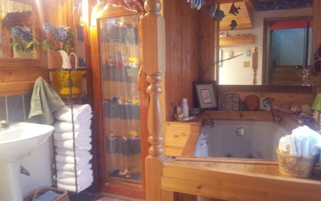 Dolphin House  Bed & Breakfast