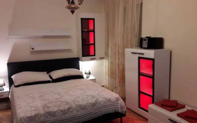 Rooms-House With Garden