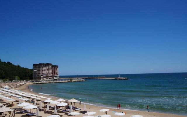 Port Palace Apartments