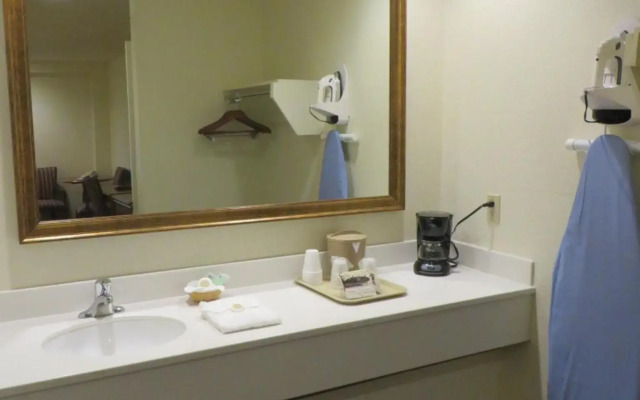 Anaheim Desert Inn and Suites