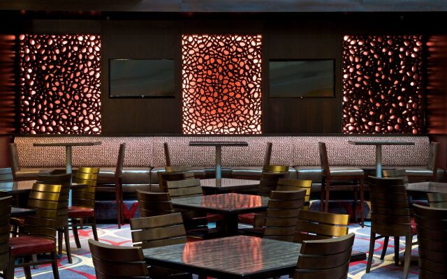 Embassy Suites by Hilton Dulles Airport