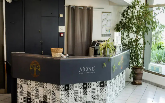 Adonis Gapotel