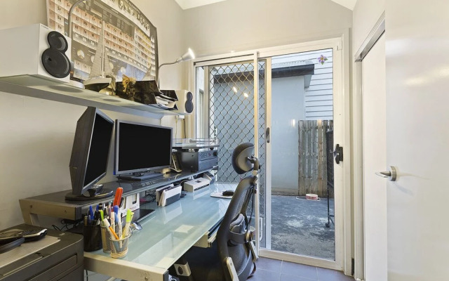 Resort Style Home near Airport & CBD