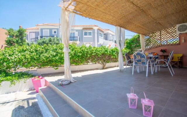 Dora's Tsilivi Beach House A