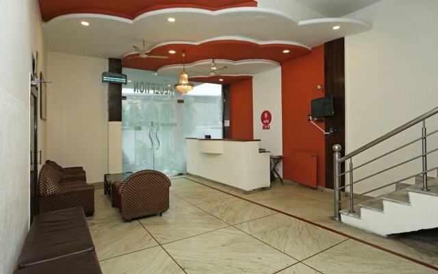 OYO 9905 Hotel Doon Star