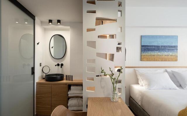 Calla Luxury Seafront Suites