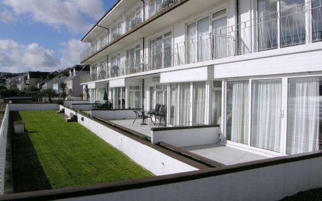 Strandways Court 8