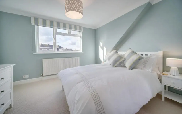 Super 5 Bedroom Family Friendly Retreat Rustington