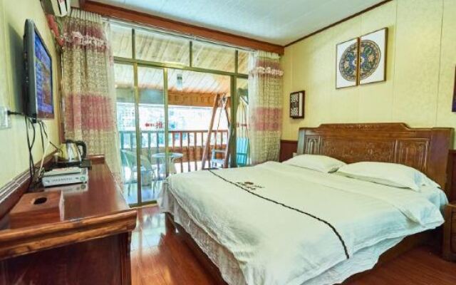 Zuimei Fenghuang Boutique Riverside Guesthouse