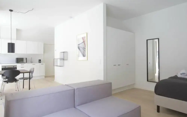 Cool Studio Apartment w Private Terrace - 219