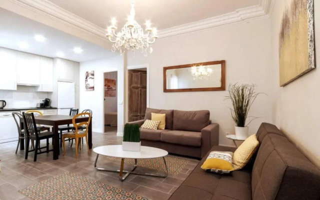 Sensacional Apartamento Junto a Palacio Real by Batuecas