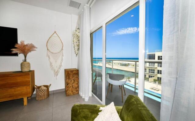 *NEW* 2Bd 2Bath APT with Ocean View, Pool, Gym