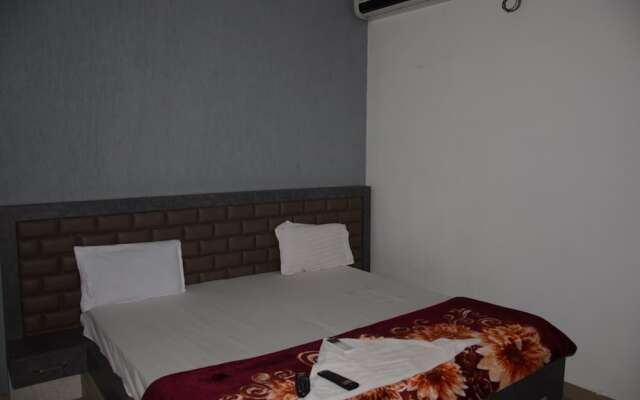 Goroomgo Hotel Rajawat Madhya Pradesh