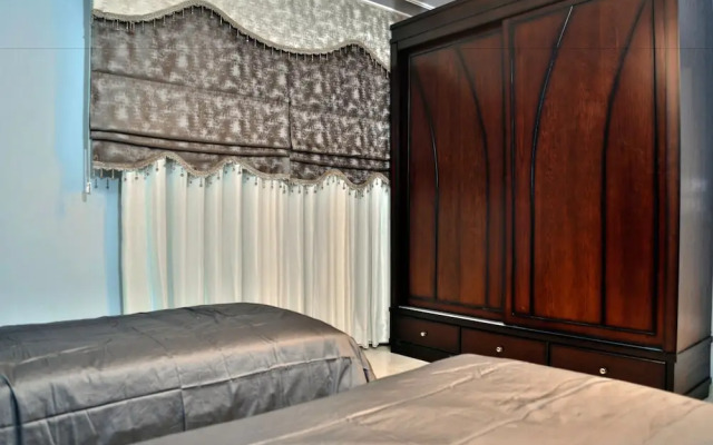 Deluxe Apartments