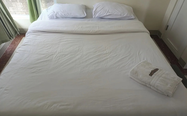 Mamifokobo Hotel & Glamping – Guest Rooms – Cipanas