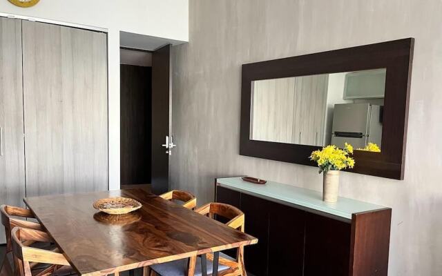 BEE Suites Santa Ana
