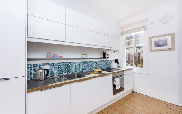 Stunning 2BR Victorian Flat In Vauxhall