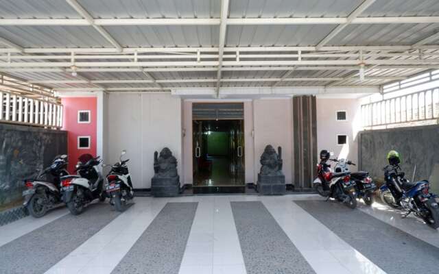 RedDoorz near GOR Wisanggeni