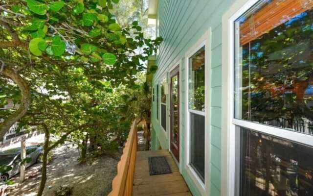 2903 Avenue F 3 Bedroom Home by RedAwning