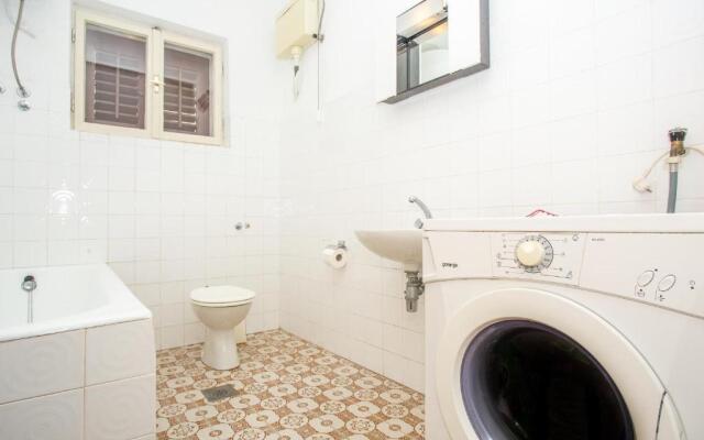 Apartments Nuic 748