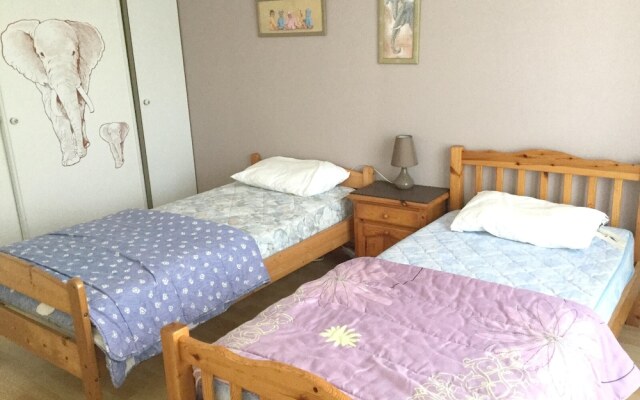 House With 2 Bedrooms in Saint-pierre-d'oléron, With Enclosed Garden a