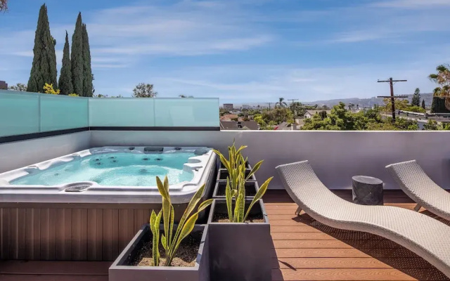 Elegant Melrose Home w Pool and Private Rooftop