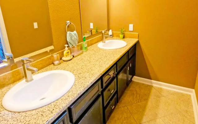4Bdrms 2Bath 6Beds - Med-Center MM-Park
