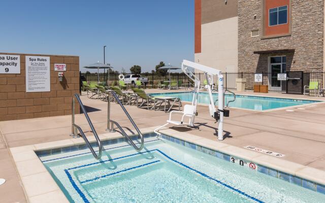 Holiday Inn Express Visalia Sequoia Gateway Area by IHG