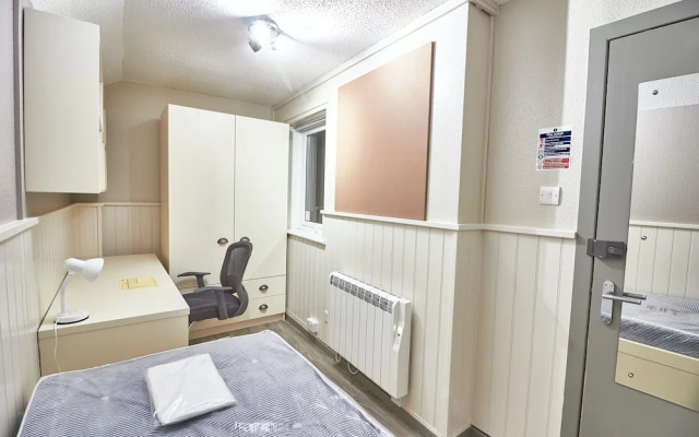 Destiny Student Meadow Court - Campus Accommodation