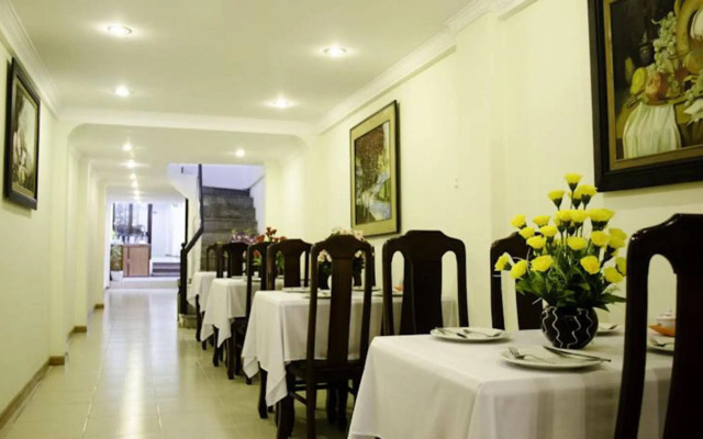 Blue Moon Hotel