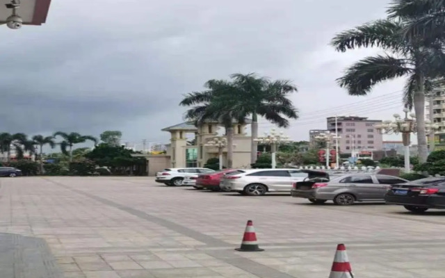 Vienna International Hotel (Haikou Old Town High-speed Railway Station)