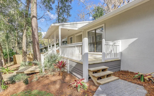 Sunny Gainesville Home ~ Half-mi to UF Campus!
