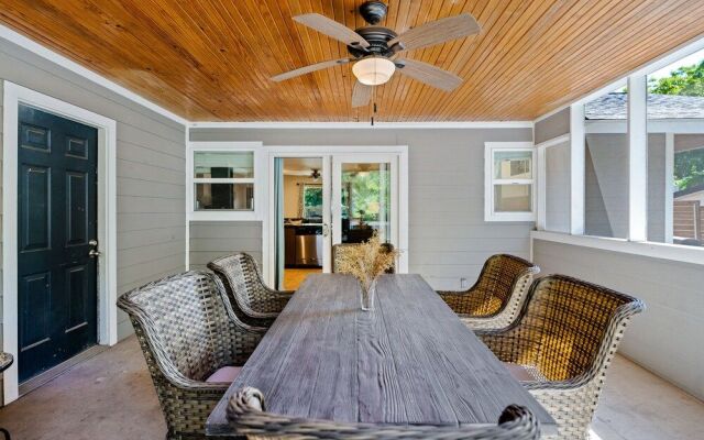 Screened-in Porch Walkable to Soco