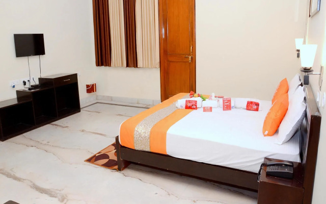 OYO 2028 Hotel Coral's Inn
