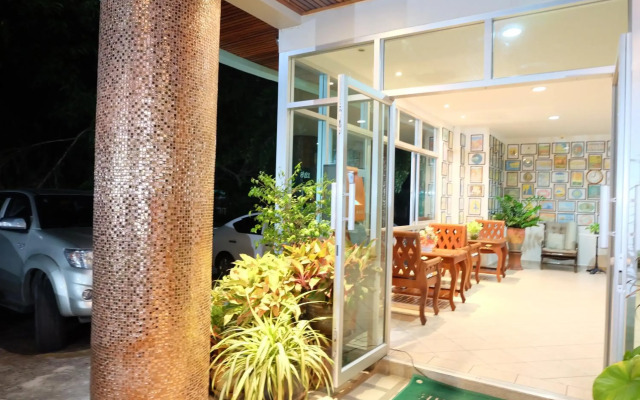 Lomsabai Apartments