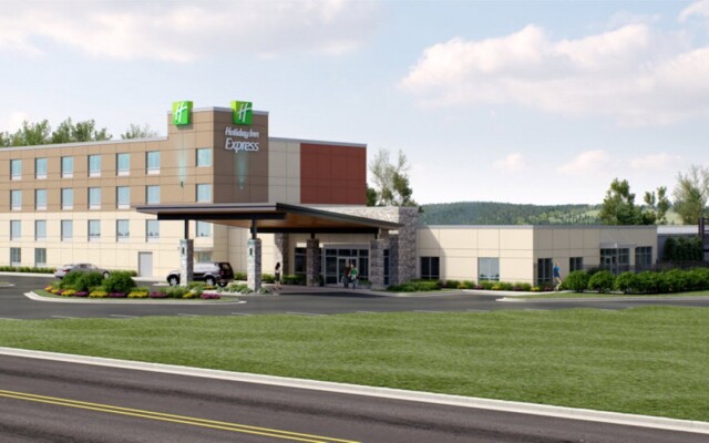 Holiday Inn Express & Suites Ludington, an IHG Hotel