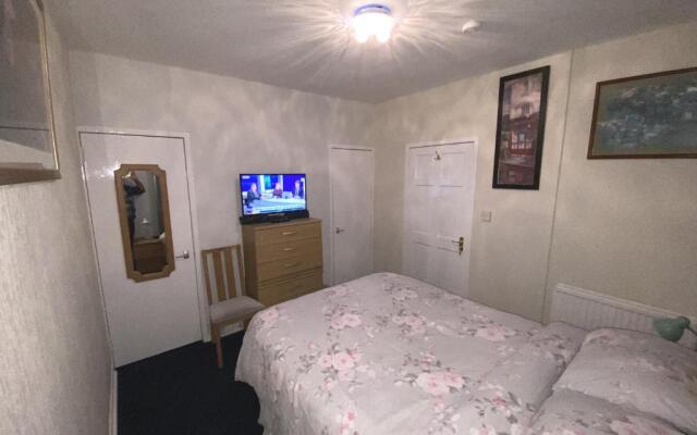 Private Lounge and Double Room