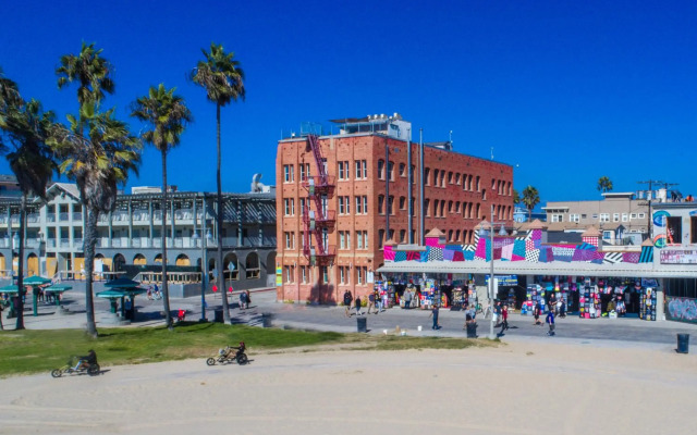 Venice Breeze Suites