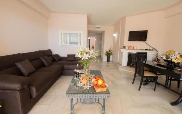 Apartamentos Puerto Marina Beach