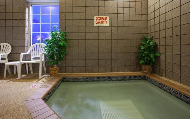 Paynesville Inn And Suites