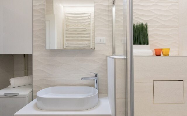Spacious 2BDR Apartment few steps from City Center