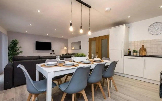 Charming 2 bedroom in Central Lpl - parking included!