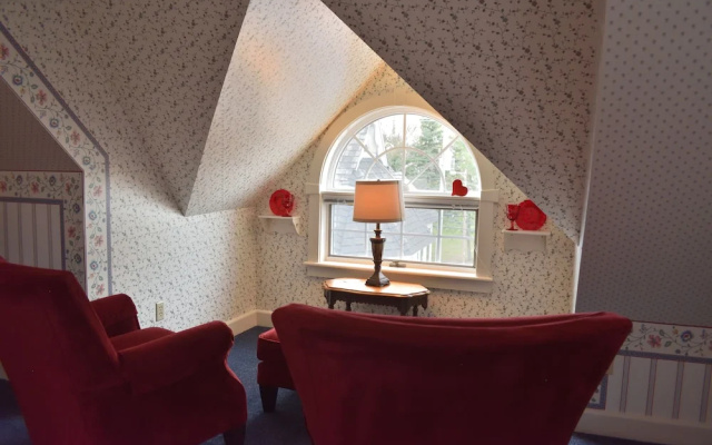 Yelton Manor Bed & Breakfast